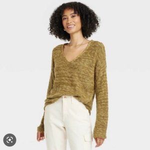 Women's Green Knit V-Neck Sweater - NWT - Universal Thread